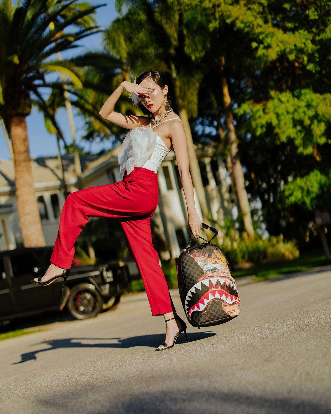 MOCHILA SPRAYGROUND SHARK FIRE CHECK DLXSV