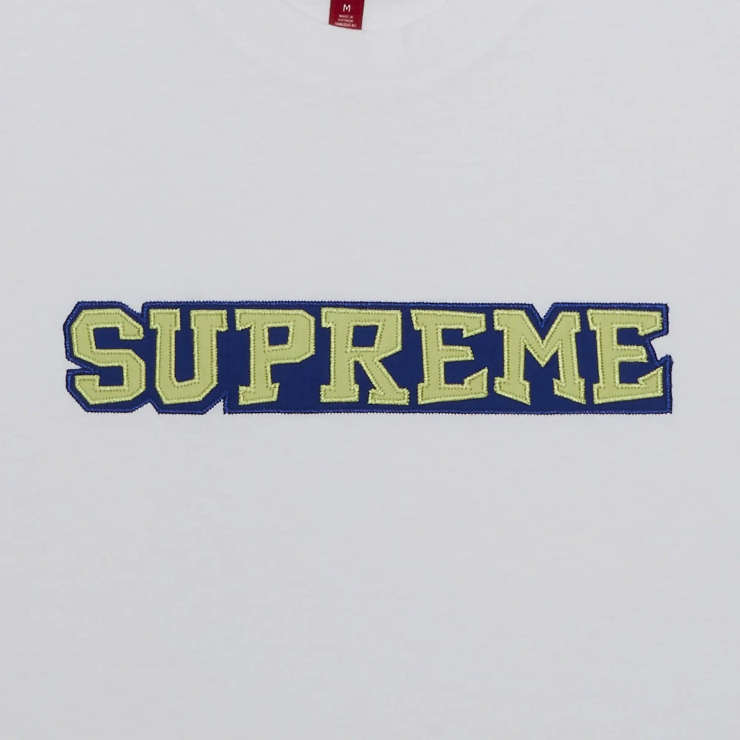 SUPREME SATIN APPLIQUÉ S/S TOP WHITE