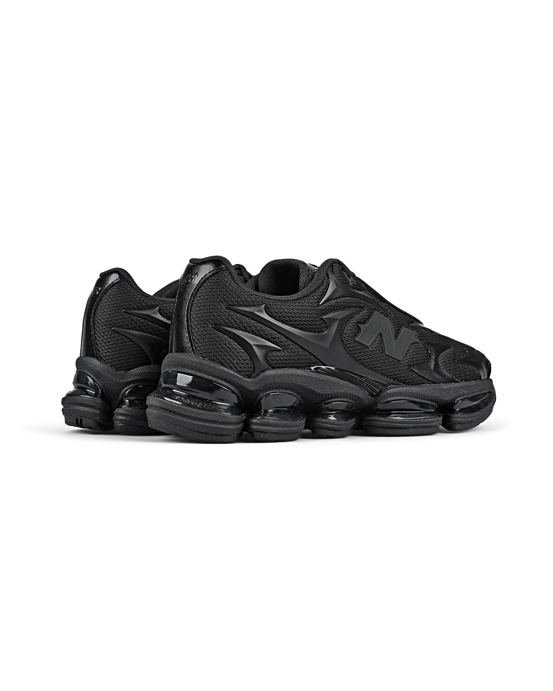 NEW BALANCE 2000 BLACK METALLIC HOMBRE