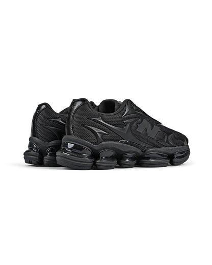 NEW BALANCE 2000 BLACK METALLIC HOMBRE