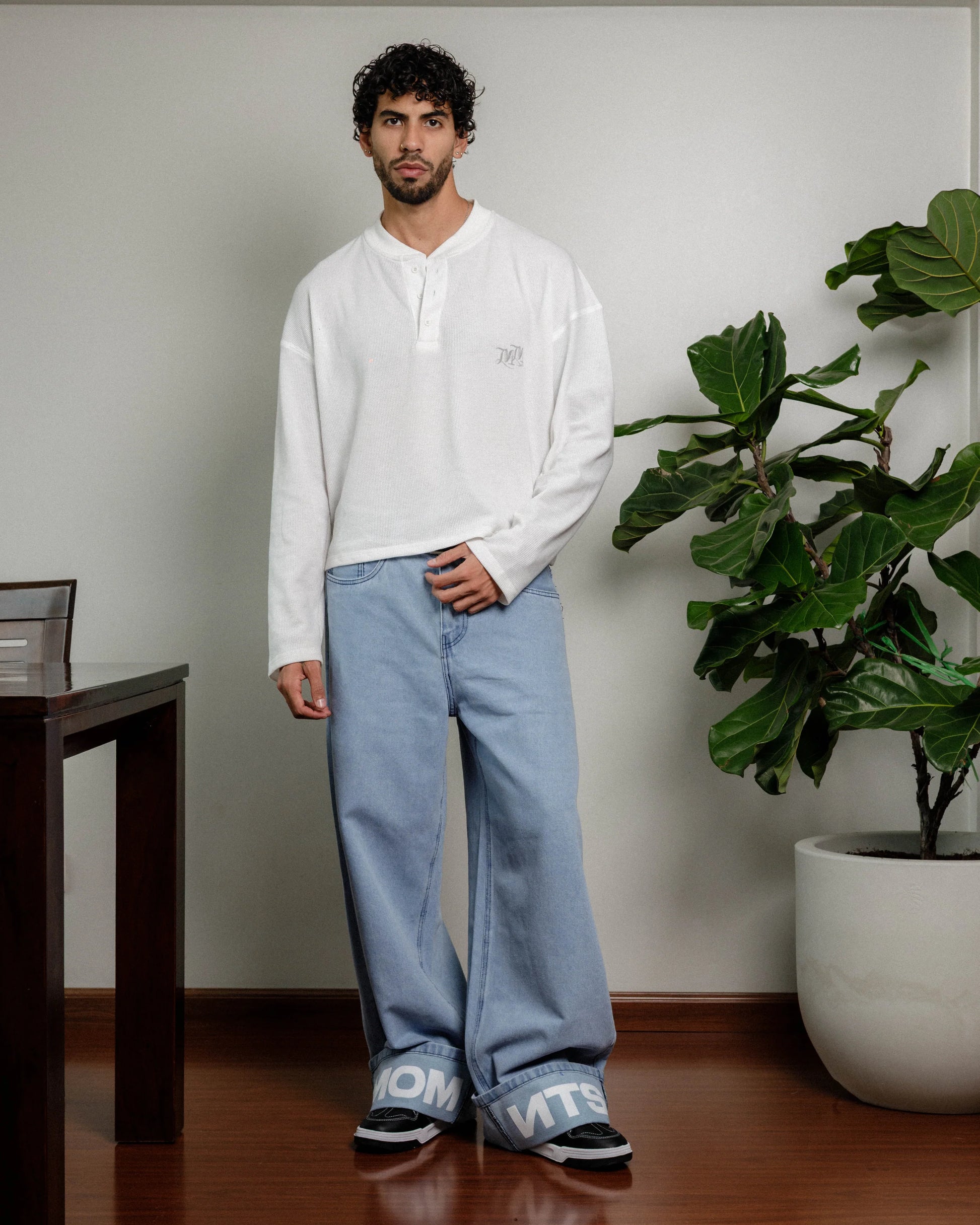 MOMNTS WHITE CORE HENLEY