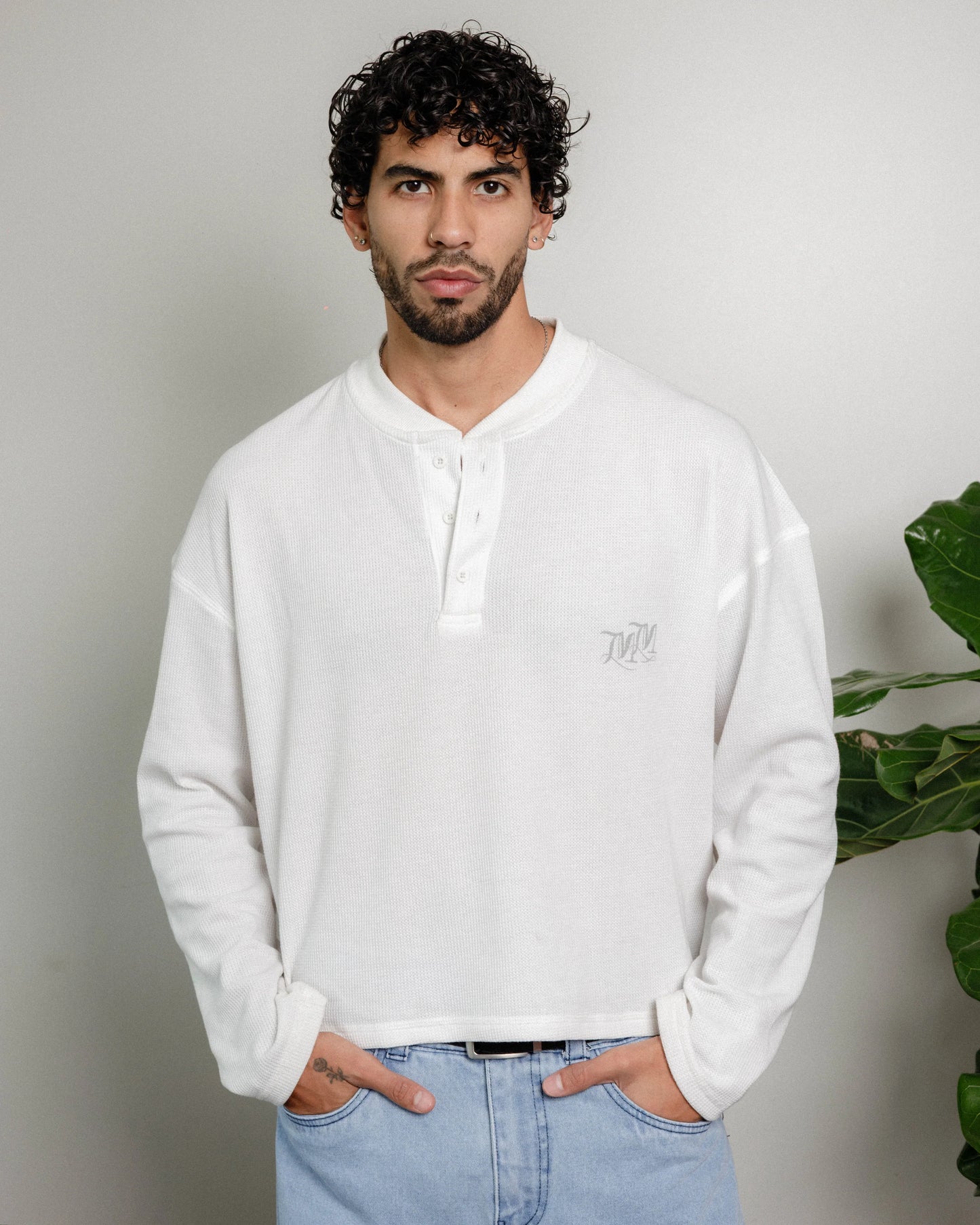 MOMNTS WHITE CORE HENLEY