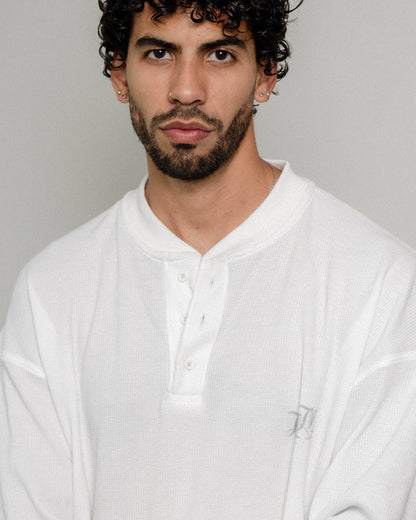 MOMNTS WHITE CORE HENLEY