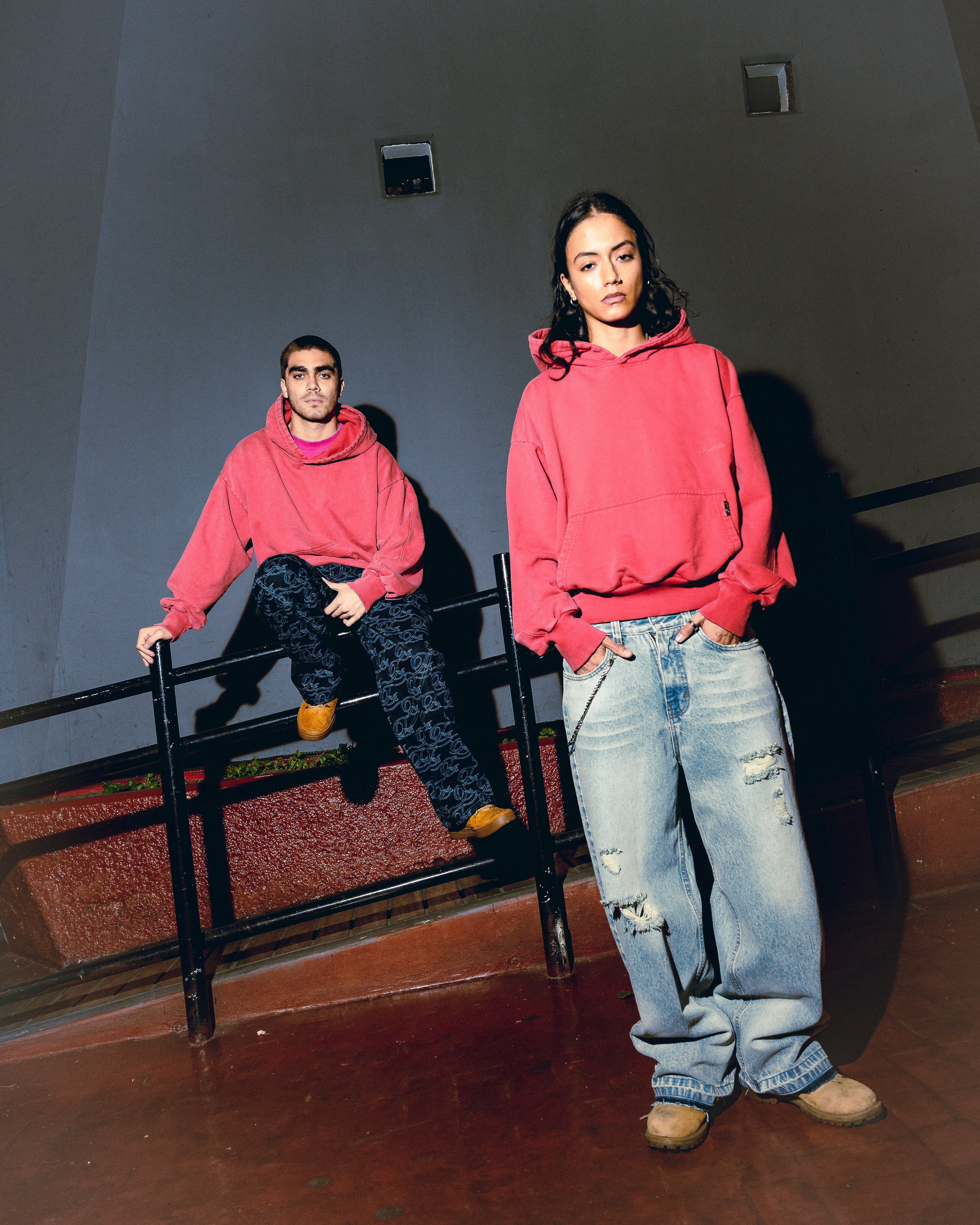 INTIKILLA ESSENTIALS RED HOODIE