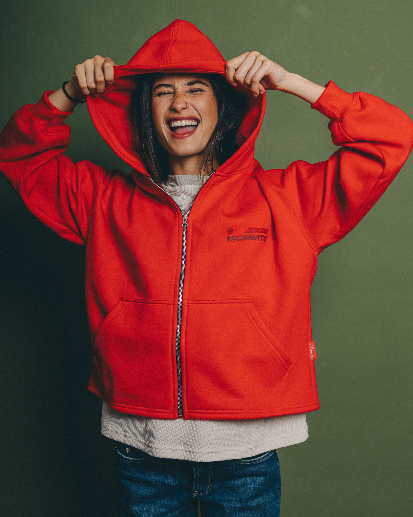 MOMNTS CREATIVE RED ZIPPER HODDIE