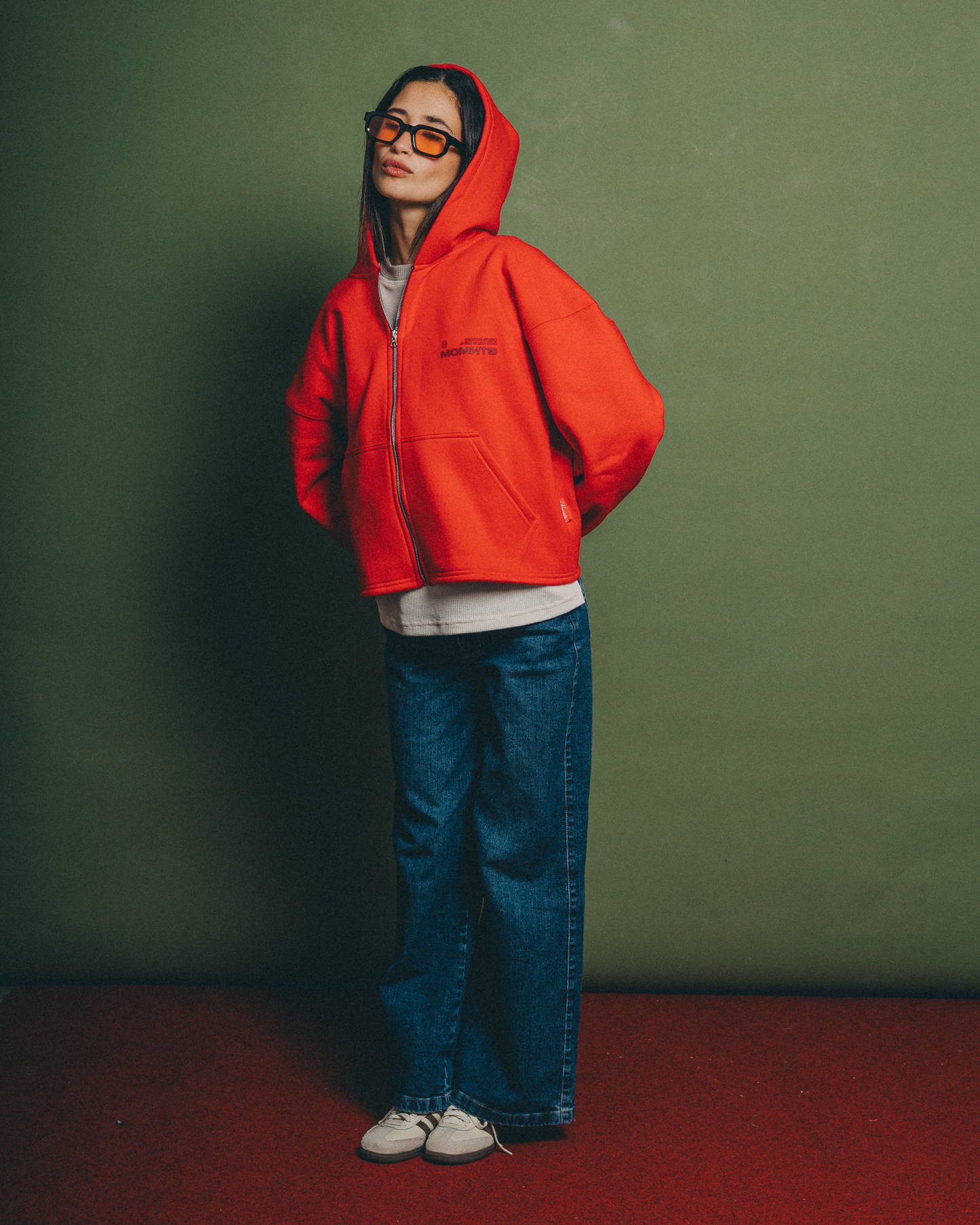 MOMNTS CREATIVE RED ZIPPER HODDIE