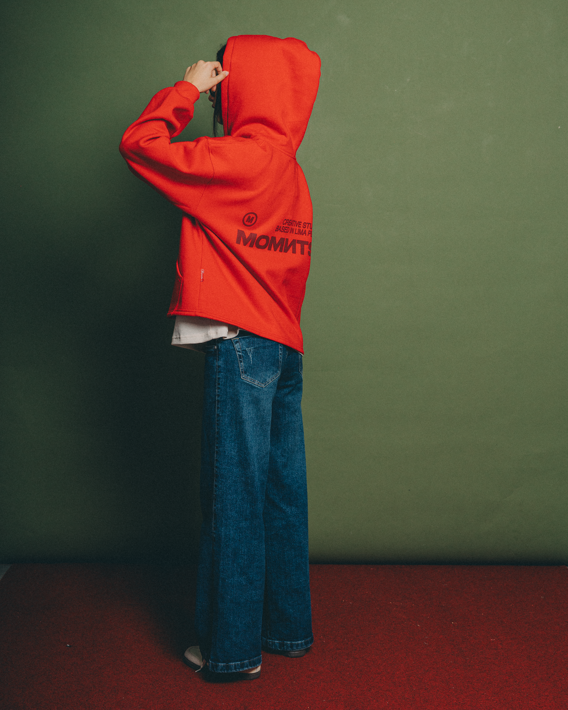 MOMNTS CREATIVE RED ZIPPER HODDIE