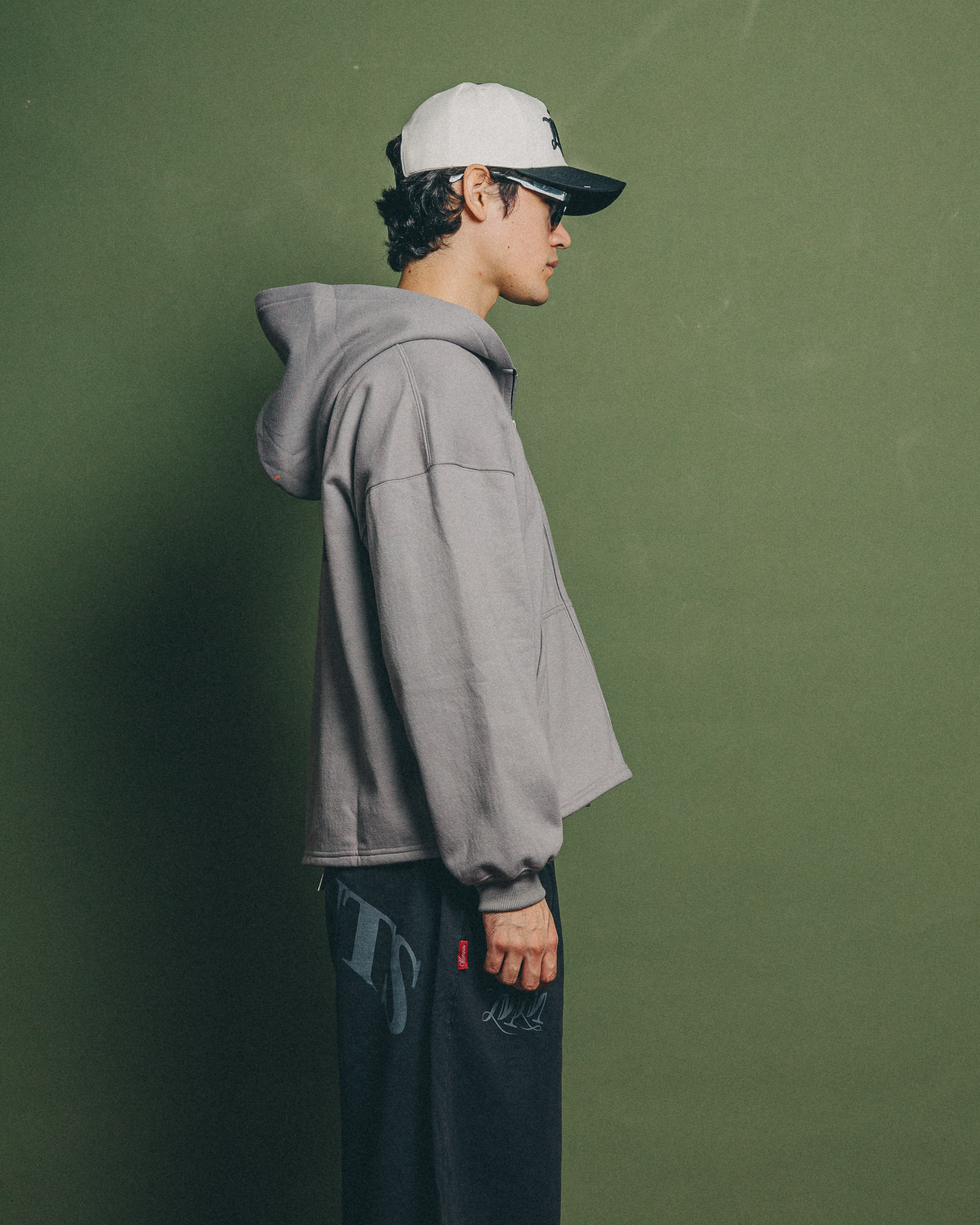 MOMNTS CREATIVE STONE ZIPPER HOODIE