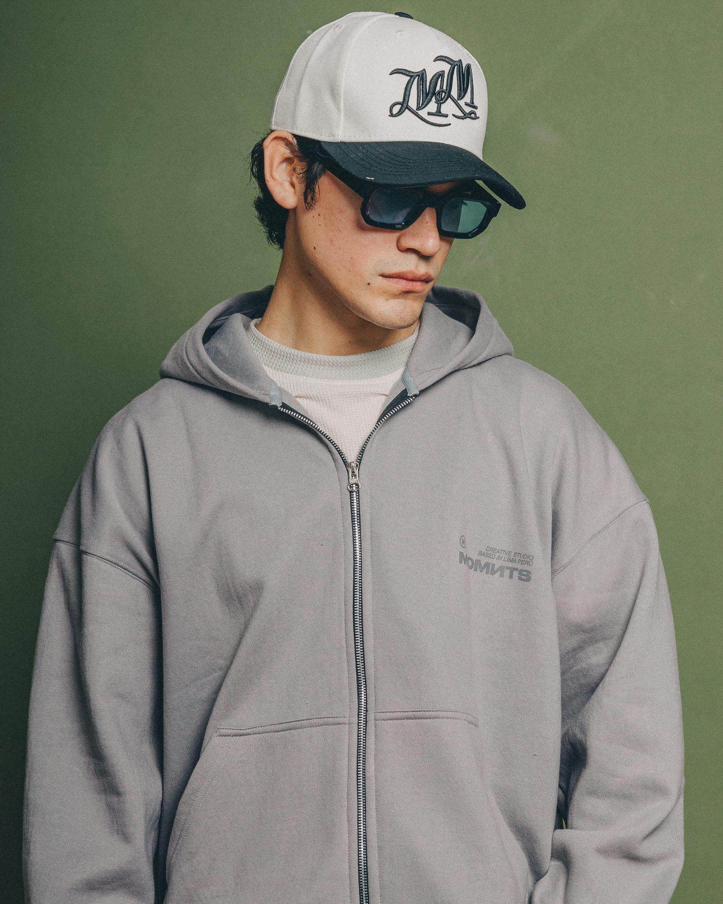 MOMNTS CREATIVE STONE ZIPPER HOODIE