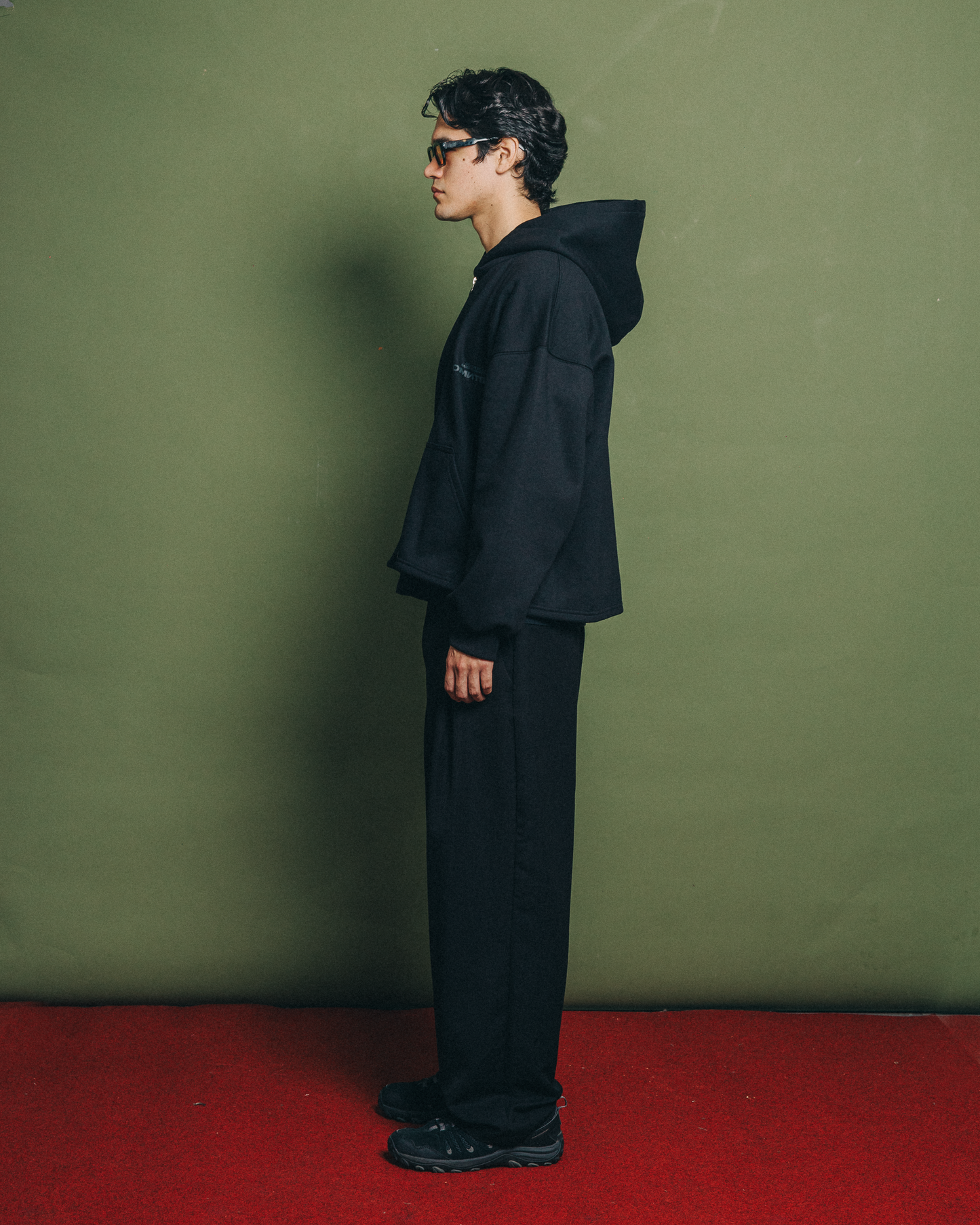 MOMNTS CREATIVE BLACK ZIPPER HOODIE