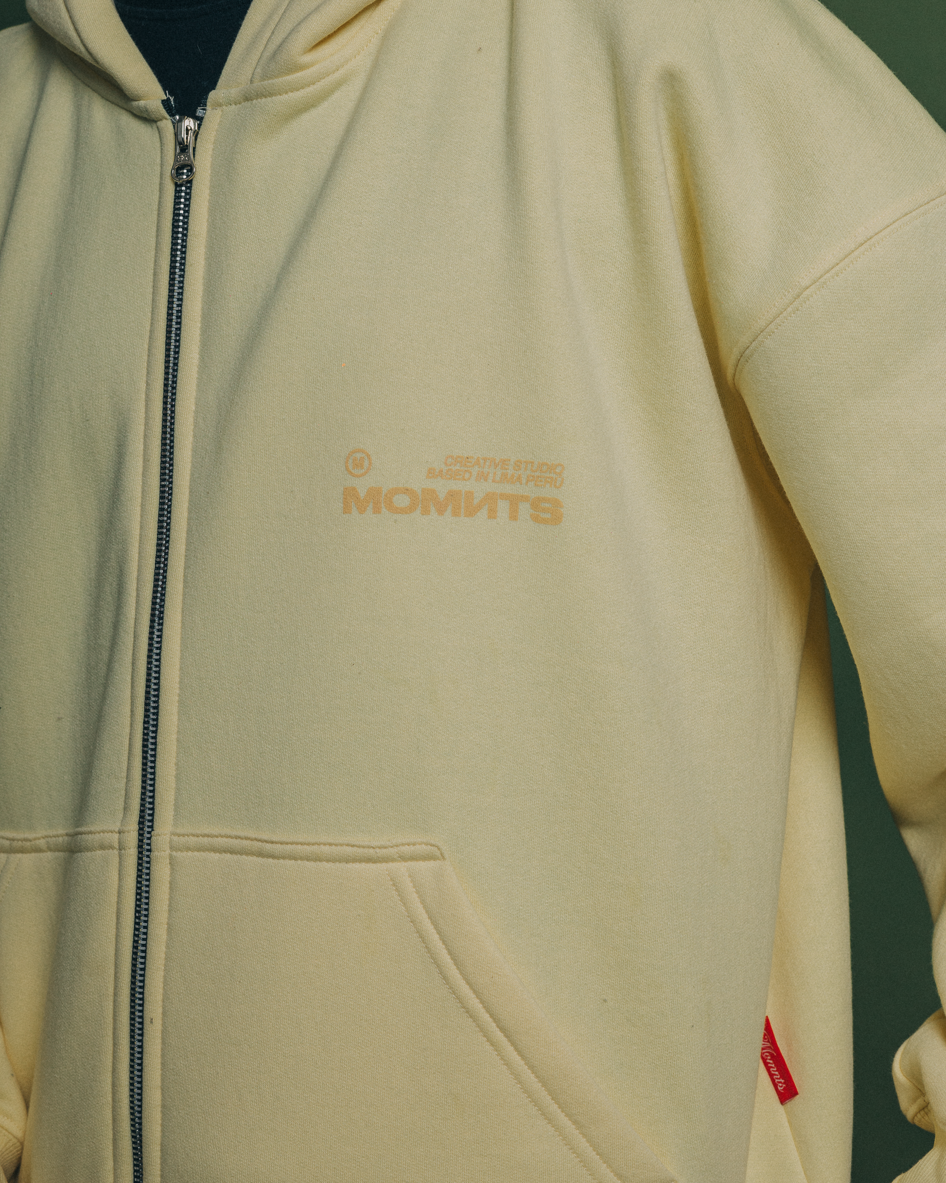 MOMNTS CREATIVE AMARELLO ZIPPER HOODIE