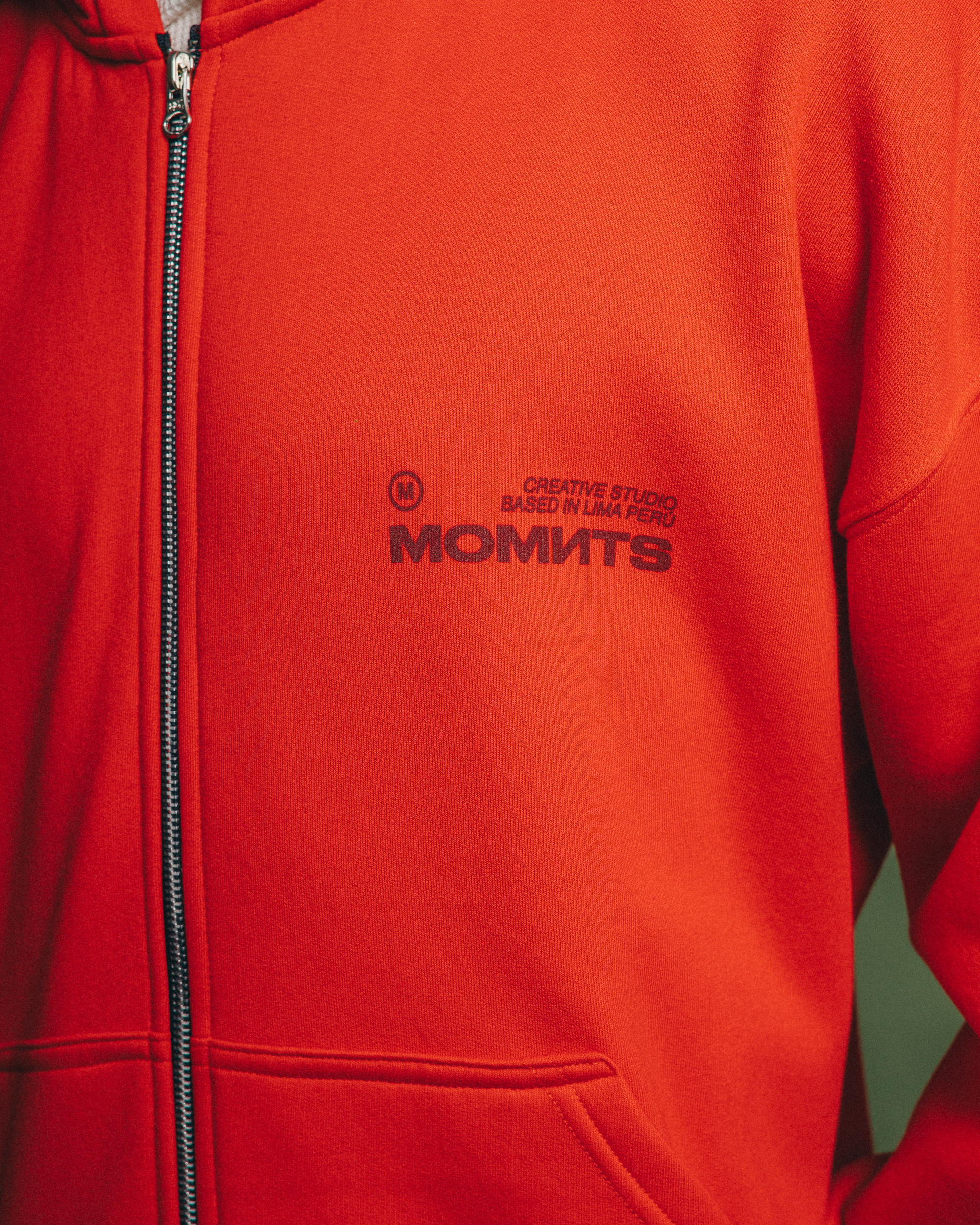 MOMNTS CREATIVE RED ZIPPER HODDIE