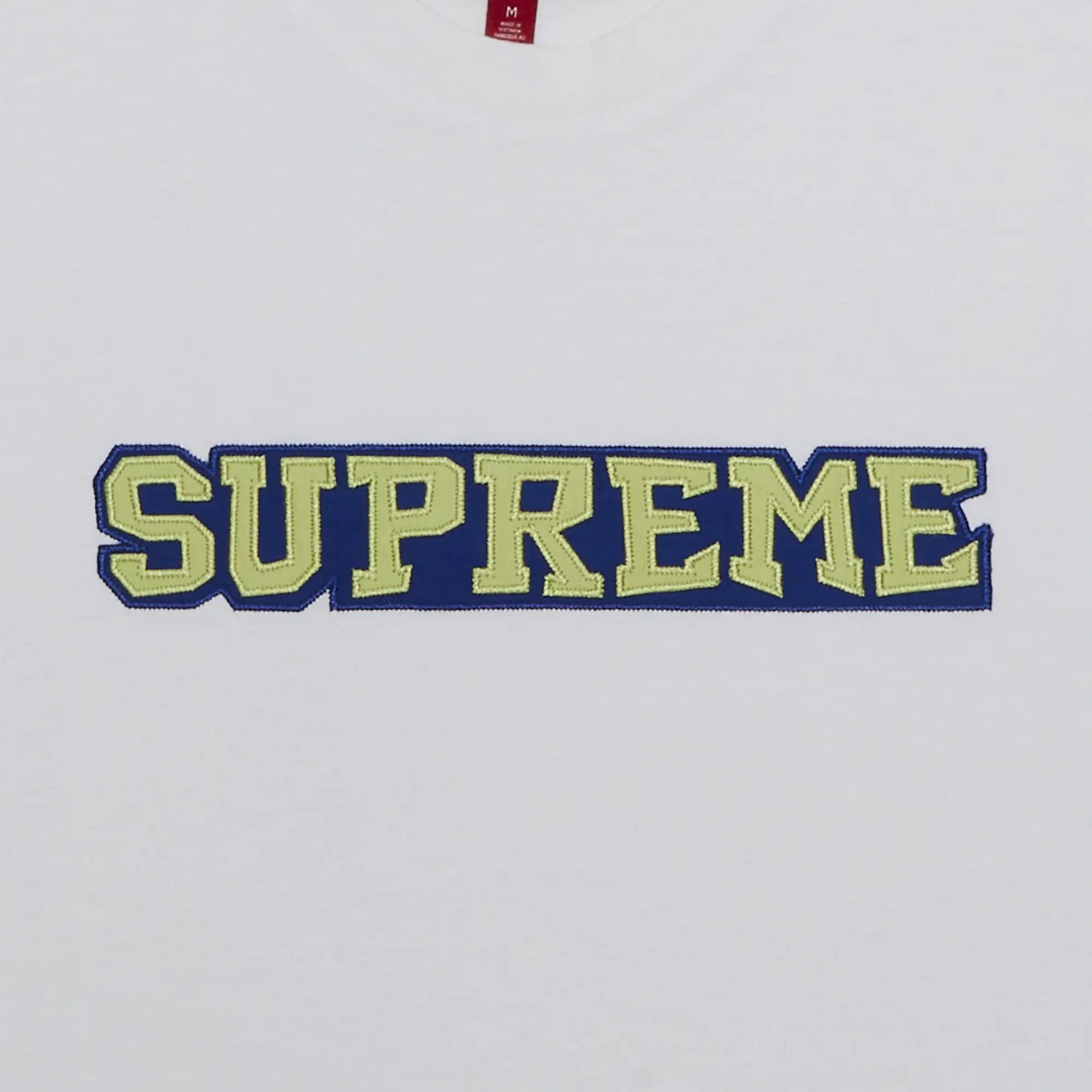 SUPREME SATIN APPLIQUÉ S/S TOP WHITE