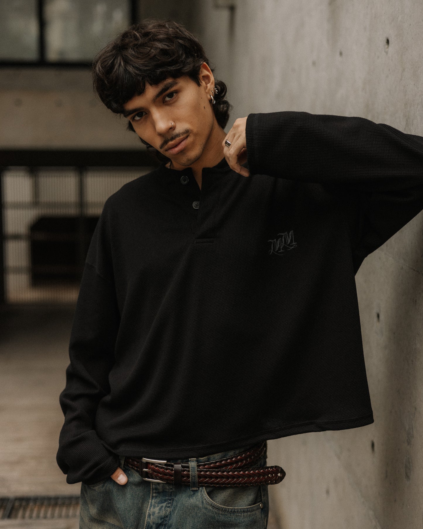 MOMNTS BLACK COFFEE HENLEY