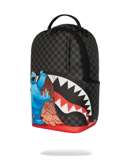 MOCHILA SPRAYGROUND SESAME STREET COOKIE MONSTER SNEAKING A BITE