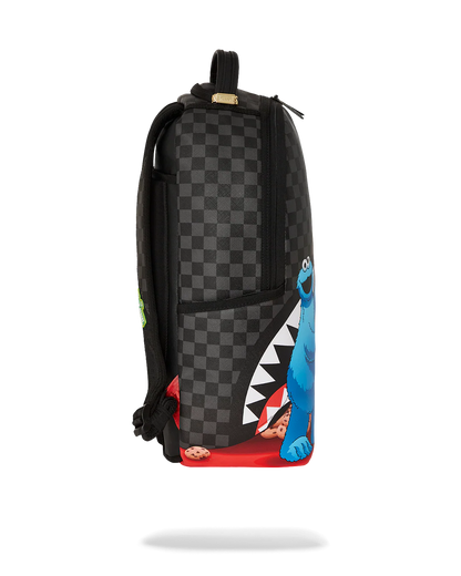 MOCHILA SPRAYGROUND SESAME STREET COOKIE MONSTER SNEAKING A BITE
